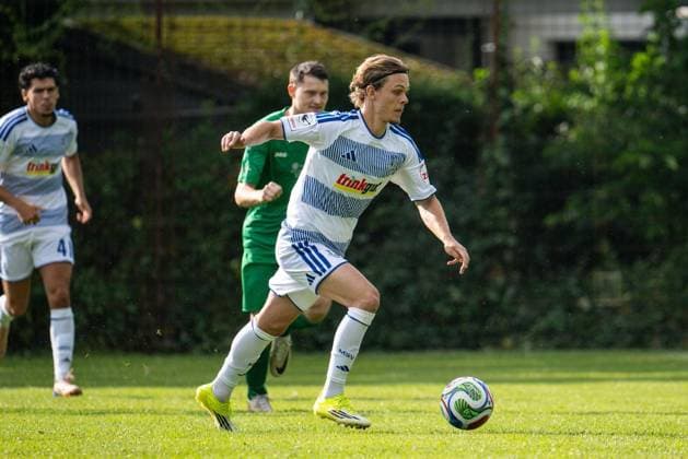 Testspiel TuS Viktoria Buchholz - MSV Duisburg ** NUR FÜR REDAKTIONELLE ZWECKE ** EDITORIAL USE ONLY **<p>Fußball Testspiel TuS Viktoria Buchholz - MSV Duisburg am 02.07.26 in der Karl-Dölzig-Platz in Duisburg Jakob Bookjans( Duisburg ) Duisburg Copyright: JakobxKlos *** Friendly Match: TuS Viktoria Buchholz vs. MSV Duisburg ** FOR EDITORIAL USE ONLY ** EDITORIAL USE ONLY ** p Soccer Friendly Match: TuS Viktoria Buchholz vs. MSV Duisburg on July 2, 2026, at Karl Dölzig Platz in Duisburg. Jakob Bookjans, Duisburg. Copyright JakobxKlos Copyright: JakobxKlos doc86jmc525v1i1cnk73f3p ,EDITORIAL USE ONLY
