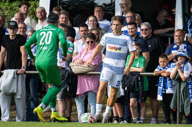 Testspiel TuS Viktoria Buchholz - MSV Duisburg ** NUR FÜR REDAKTIONELLE ZWECKE ** EDITORIAL USE ONLY **<p>Fußball Testspiel TuS Viktoria Buchholz - MSV Duisburg am 02.07.26 in der Karl-Dölzig-Platz in Duisburg Patrick Sussek ( Duisburg ) Duisburg Copyright: JakobxKlos *** Friendly Match: TuS Viktoria Buchholz vs. MSV Duisburg ** FOR EDITORIAL USE ONLY ** EDITORIAL USE ONLY ** p Soccer Friendly Match: TuS Viktoria Buchholz vs. MSV Duisburg on July 2, 2026, at Karl Dölzig Platz in Duisburg. Patrick Sussek, Duisburg. Copyright JakobxKlos Copyright: JakobxKlos doc86jmc5ld5l316uu7kq2o ,EDITORIAL USE ONLY