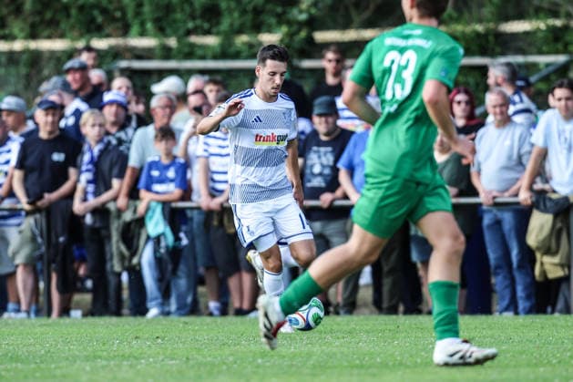 Fussball, 3.Liga Saison 2026 2027 Testspiel TuS Viktoria Buchholz - MSV Duisburg 02.07.2026, Karl-Dölzig Platz Conor Noß (MSV Duisburg,14) Duisburg Karl-Dölzig Platz Nordrhein-Westfalen Deutschland *** Sports, Soccer, 3rd Division, 2026–2027 Season, Friendly Match: TuS Viktoria Buchholz vs. MSV Duisburg, July 2, 2026, Karl Dölzig Platz, Conor Noß (MSV Duisburg), 14, Duisburg, Karl Dölzig Platz, North Rhine-Westphalia, Germany