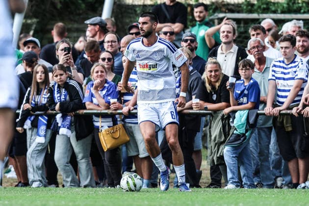 Fussball, 3.Liga Saison 2026 2027 Testspiel TuS Viktoria Buchholz - MSV Duisburg 02.07.2026, Karl-Dölzig Platz Rasim Bulic (MSV Duisburg, 6) Duisburg Karl-Dölzig Platz Nordrhein-Westfalen Deutschland *** Sports, Soccer, 3rd Division, 2026–2027 Season, Friendly Match: TuS Viktoria Buchholz vs. MSV Duisburg, July 2, 2026, Karl Dölzig Platz, Rasim Bulic (MSV Duisburg), 6, Duisburg, Karl Dölzig Platz, North Rhine-Westphalia, Germany