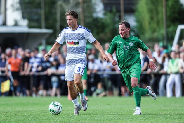Fussball, 3.Liga Saison 2026 2027 Testspiel TuS Viktoria Buchholz - MSV Duisburg 02.07.2026, Karl-Dölzig Platz Patrick Sussek (MSV Duisburg, 37) Zweikampf Duisburg Karl-Dölzig Platz Nordrhein-Westfalen Deutschland *** Sports, Soccer, 3rd Division, 2026–2027 Season, Friendly Match: TuS Viktoria Buchholz vs. MSV Duisburg, July 2, 2026, Karl Dölzig Stadium, Patrick Sussek, MSV Duisburg, 37, tackle, Duisburg, Karl Dölzig Stadium, North Rhine-Westphalia, Germany