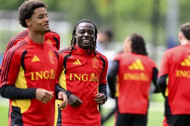 Belgium s Koni De Winter and Belgium s Jeremy Doku pictured during a training session of Belgian national soccer team Red Devils, on Thursday 02 July 2026 in their base camp, home of the Seattle Sounders, Renton, Seattle, USA. The Rode Duivels - Diables Rouges qualified for the knockout stage of the 2026 FIFA World Cup, WM, Weltmeisterschaft, Fussball where they ll meet USA in the round of 16 on July 7th. DIRKxWAEM  x180197238x