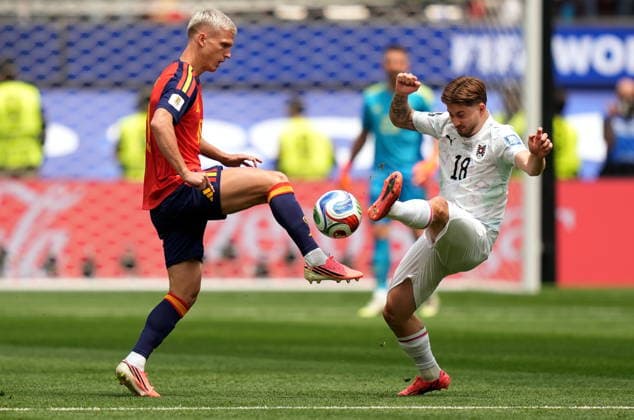 FIFA World Cup, WM, Weltmeisterschaft, Fussball 2026 - Round of 32 - Spain vs Austria Dani Olmo of Spain (L) and Romano Schmid of Austria in action during the FIFA World Cup 2026 Round of 32 match Spain against Austria, in Los Angeles, USA, 02 July 2026. INGLEWOOD United States  Copyright: xSCOTTxSTRAZZANTEx