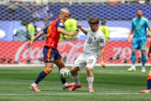 SOCCER - FIFA World Cup, WM, Weltmeisterschaft, Fussball 2026 INGLEWOOD,CALIFORNIA,USA,02.JUL.26 - SOCCER - FIFA World Cup, round of 32, Spain vs Austria. Image shows Dani Olmo (ESP) and Romano Schmid (AUT).  GEPAxpictures xArminxRauthner