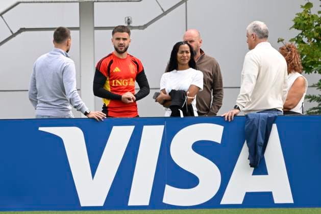 Belgian national football team - FIFA World Cup, WM, Weltmeisterschaft, Fussball 2026 - media activities 02 07 2026 RENTON, UNITED STATES OF AMERICA - JULY 02 : Raskin Nicolas midfielder of Belgium talking to family and friends pictured during a training session of the Belgian national football team during the FIFA World Cup 2026 on July 2, 2026 in Renton, United States of America, 02 07 2026 Renton United States of America  Copyright: xNicoxVereeckenx