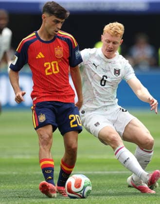 RECORD DATE NOT STATED FIFA World Cup, WM, Weltmeisterschaft, Fussball 2026 - Round of 32 - Spain vs Austria Pedri of Spain (L) and Nicolas Seiwald of Austria in action during the FIFA World Cup 2026 Round of 32 match Spain against Austria, in Los Angeles, USA, 02 July 2026. INGLEWOOD United States  Copyright: xCHRISTOPHERxTORRESx