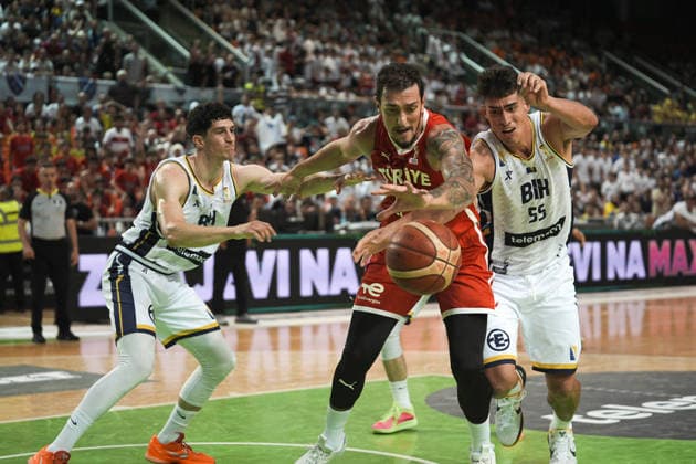 Bosnia and Herzegovina v Turkiye - FIBA Basketball World Cup 2027 European Qualifiers ZENICA, BOSNIA AND HERZEGOVINA - JULY 2: A Turkiye player vies for the ball with Bosnia and Herzegovina players during the FIBA Basketball World Cup 2027 European Qualifiers first-round game at Husejin Smajlovic Hall in Zenica, Bosnia and Herzegovina, on July 2, 2026. Samir Jordamovic Anadolu Zenica Bosnia and Herzegovina. Editorial use only. Please get in touch for any other usage.  Copyright: x2026xAnadoluxSamirxJordamovicx