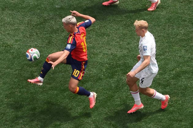 Dani Olmo (L) of Spain vies for the ball with Xaver Schlager of Austria during the FIFA World Cup, WM, Weltmeisterschaft, Fussball 2026 Round of 32 match Spain against Austria, in Los Angeles, United States, 02 July 2026. FIFA World Cup 2026 - Round of 32 - Spain vs Austria !ACHTUNG: NUR REDAKTIONELLE NUTZUNG!  Copyright: xDavidxTorox AME6707 20260702-55020781045_1