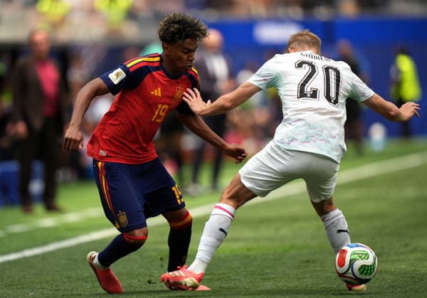 FIFA World Cup, WM, Weltmeisterschaft, Fussball 2026 - Round of 32 - Spain vs Austria Lamine Yamal of Spain (L) and Konrad Laimer of Austria in action during the FIFA World Cup 2026 Round of 32 match Spain against Austria, in Los Angeles, USA, 02 July 2026. INGLEWOOD United States  Copyright: xSCOTTxSTRAZZANTEx