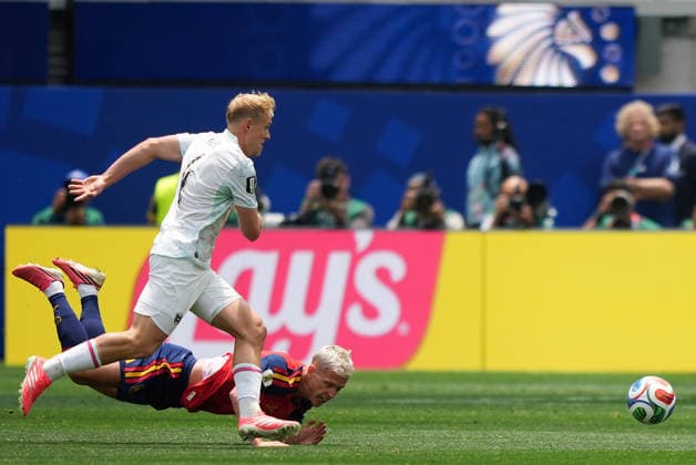 (260703) -- LOS ANGELES, July 3, 2026 -- Xaver Schlager (front) of Austria competes during the round of 32 match between Spain and Austria at the 2026 FIFA World Cup, WM, Weltmeisterschaft, Fussball at Los Angeles Stadium in Los Angeles, the United States, July 2, 2026. ) (SP)U.S.-LOS ANGELES-FOOTBALL-FIFA WORLD CUP-ROUND OF 32-ESP VS AUT ChenxYichen 