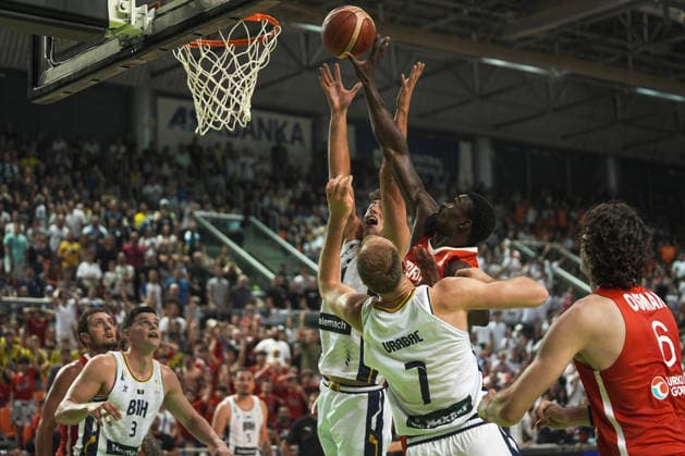 Bosnia and Herzegovina v Turkiye - FIBA Basketball World Cup 2027 European Qualifiers ZENICA, BOSNIA AND HERZEGOVINA - JULY 2: Adem Bona (C) of Turkiye in action during the FIBA Basketball World Cup 2027 first round match between Bosnia and Herzegovina and Turkiye at Husejin Smajlovic Hall in Zenica, Bosnia and Herzegovina, on July 2, 2026. Samir Jordamovic Anadolu Zenica Bosnia and Herzegovina. Editorial use only. Please get in touch for any other usage.  Copyright: x2026xAnadoluxSamirxJordamovicx