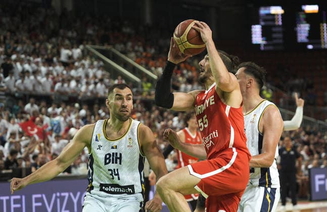 Bosnia and Herzegovina v Turkiye - FIBA Basketball World Cup 2027 European Qualifiers ZENICA, BOSNIA AND HERZEGOVINA - JULY 2: Kenan Sipahi (55) of Turkiye in action against Kenan Kamenjas (34) of Bosnia and Herzegovina during the FIBA Basketball World Cup 2027 first round match between Bosnia and Herzegovina and Turkiye at Husejin Smajlovic Hall in Zenica, Bosnia and Herzegovina, on July 2, 2026. Samir Jordamovic Anadolu Zenica Bosnia and Herzegovina. Editorial use only. Please get in touch for any other usage.  Copyright: x2026xAnadoluxSamirxJordamovicx