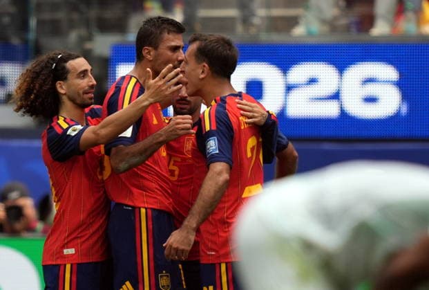 FIFA World Cup, WM, Weltmeisterschaft, Fussball 2026 - Round of 32 - Spain vs Austria Mikel Oyarzabal of Spain (R) celebrates with teammates after scoring the 1-0 during the FIFA World Cup 2026 Round of 32 match Spain against Austria, in Los Angeles, USA, 02 July 2026. INGLEWOOD United States  Copyright: xSCOTTxSTRAZZANTEx