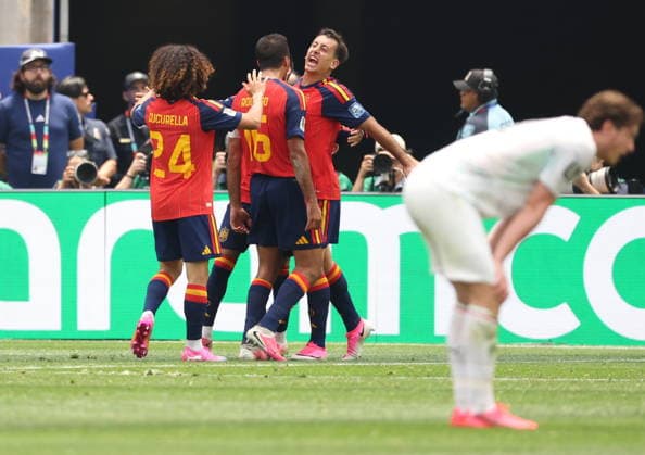 RECORD DATE NOT STATED FIFA World Cup, WM, Weltmeisterschaft, Fussball 2026 - Round of 32 - Spain vs Austria Mikel Oyarzabal of Spain (C-R) celebrates with teammates after scoring the 1-0 opening goal during the FIFA World Cup 2026 Round of 32 match Spain against Austria, in Los Angeles, USA, 02 July 2026. INGLEWOOD United States  Copyright: xCHRISTOPHERxTORRESx