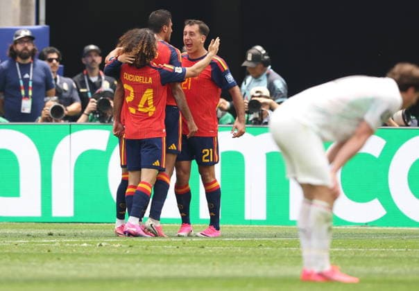 RECORD DATE NOT STATED FIFA World Cup, WM, Weltmeisterschaft, Fussball 2026 - Round of 32 - Spain vs Austria Mikel Oyarzabal of Spain (C-R) celebrates with teammates after scoring the 1-0 opening goal during the FIFA World Cup 2026 Round of 32 match Spain against Austria, in Los Angeles, USA, 02 July 2026. INGLEWOOD United States  Copyright: xCHRISTOPHERxTORRESx