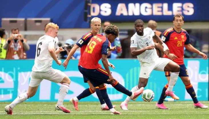 RECORD DATE NOT STATED FIFA World Cup, WM, Weltmeisterschaft, Fussball 2026 - Round of 32 - Spain vs Austria Lamine Yamal of Spain (C) takes a shot on goal during the FIFA World Cup 2026 Round of 32 match Spain against Austria, in Los Angeles, USA, 02 July 2026. INGLEWOOD United States  Copyright: xCHRISTOPHERxTORRESx