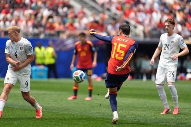 Spain v Austria - FIFA World Cup, WM, Weltmeisterschaft, Fussball 2026 - Round of 32 LOS ANGELES, CALIFORNIA - JULY 2: Alex Baena (5) of Spain in action during the 2026 FIFA World Cup Round of 32 match between Spain and Austria at the Los Angeles Stadium (SoFi Stadium) in Inglewood, California, United States on July 2, 2026. Tayfun Coskun Anadolu California United States. Editorial use only. Please get in touch for any other usage.  Copyright: x2026xAnadoluxTayfunxCoskunx