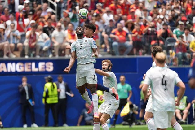 Spain v Austria - FIFA World Cup, WM, Weltmeisterschaft, Fussball 2026 - Round of 32 LOS ANGELES, CALIFORNIA - JULY 2: Kevin Danso (3) of Austria in action against Pau Cubarsi (rear) of Spain during the 2026 FIFA World Cup Round of 32 match between Spain and Austria at the Los Angeles Stadium (SoFi Stadium) in Inglewood, California, United States on July 2, 2026. Tayfun Coskun Anadolu California United States. Editorial use only. Please get in touch for any other usage.  Copyright: x2026xAnadoluxTayfunxCoskunx