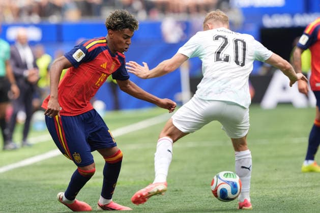 Lamine Yamal (L) of Spain vies for the ball with Konrad Laimer of Austria during the FIFA World Cup, WM, Weltmeisterschaft, Fussball 2026 Round of 32 match Spain against Austria, in Los Angeles, United States, 02 July 2026. FIFA World Cup 2026 - Round of 32 - Spain vs Austria !ACHTUNG: NUR REDAKTIONELLE NUTZUNG!  Copyright: xOmarxAlonsox GR4094 20260702-55020781296_1