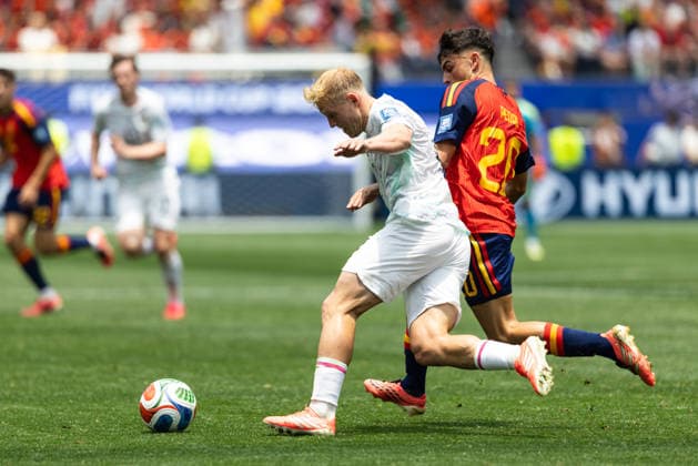 SOCCER - FIFA World Cup, WM, Weltmeisterschaft, Fussball 2026 INGLEWOOD,CALIFORNIA,USA,02.JUL.26 - SOCCER - FIFA World Cup, round of 32, Spain vs Austria. Image shows Xaver Schlager (AUT) and Pedri (ESP).  GEPAxpictures xArminxRauthner