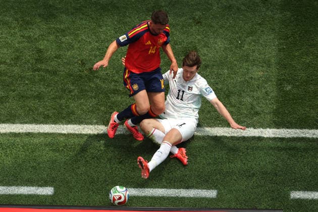 Aymeric Laporte (L) of Spain vies for the ball with Michael Gregoritsch of Austria during the FIFA World Cup, WM, Weltmeisterschaft, Fussball 2026 Round of 32 match Spain against Austria, in Los Angeles, United States, 02 July 2026. FIFA World Cup 2026 - Round of 32 - Spain vs Austria !ACHTUNG: NUR REDAKTIONELLE NUTZUNG!  Copyright: xDavidxTorox AME6721 20260702-55020781397_1