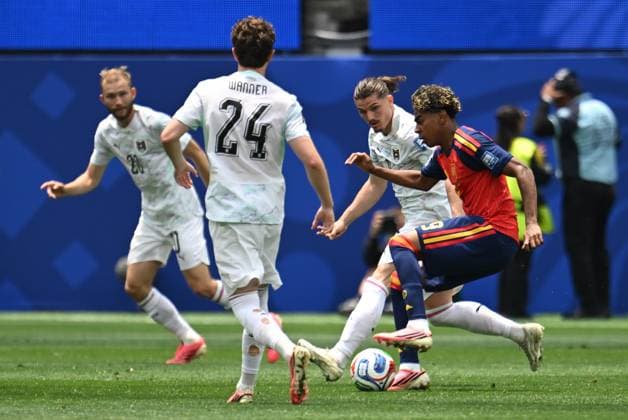 Spain v Austria - FIFA World Cup, WM, Weltmeisterschaft, Fussball 2026 - Round of 32 LOS ANGELES, CALIFORNIA - JULY 2: Lamine Yamal of Spain in action during the 2026 FIFA World Cup Round of 32 match between Spain and Austria at the Los Angeles Stadium (SoFi Stadium) in Inglewood, California, United States on July 2, 2026. Tayfun Coskun Anadolu California United States. Editorial use only. Please get in touch for any other usage.  Copyright: x2026xAnadoluxTayfunxCoskunx