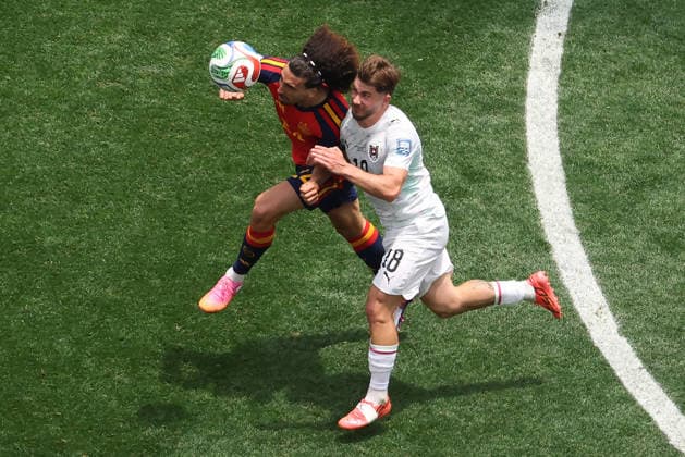 Marc Cucurella (L) of Spain vies for the ball with Romano Schmid of Austria during the FIFA World Cup, WM, Weltmeisterschaft, Fussball 2026 Round of 32 match Spain against Austria, in Los Angeles, United States, 02 July 2026. FIFA World Cup 2026 - Round of 32 - Spain vs Austria !ACHTUNG: NUR REDAKTIONELLE NUTZUNG!  Copyright: xDavidxTorox AME6736 20260702-55020781408_1