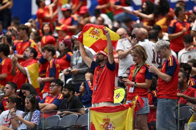 Spain v Austria - FIFA World Cup, WM, Weltmeisterschaft, Fussball 2026 - Round of 32 LOS ANGELES, CALIFORNIA - JULY 2: Fans follow the 2026 FIFA World Cup Round of 32 match between Spain and Austria at the Los Angeles Stadium (SoFi Stadium) in Inglewood, California, United States on July 2, 2026. Tayfun Coskun Anadolu California United States. Editorial use only. Please get in touch for any other usage.  Copyright: x2026xAnadoluxTayfunxCoskunx