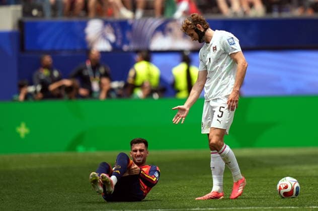 FIFA World Cup, WM, Weltmeisterschaft, Fussball 2026 - Round of 32 - Spain vs Austria Alex Baena of Spain (L) and Stefan Posch of Austria react during the FIFA World Cup 2026 Round of 32 match Spain against Austria, in Los Angeles, USA, 02 July 2026. INGLEWOOD United States  Copyright: xSCOTTxSTRAZZANTEx
