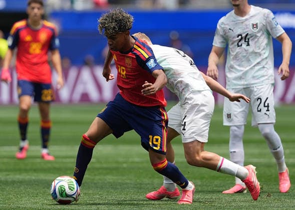 (260703) -- LOS ANGELES, July 3, 2026 -- Lamine Yamal (L) of Spain competes during the round of 32 match between Spain and Austria at the 2026 FIFA World Cup, WM, Weltmeisterschaft, Fussball at Los Angeles Stadium in Los Angeles, the United States, July 2, 2026. ) (SP)U.S.-LOS ANGELES-FOOTBALL-FIFA WORLD CUP-ROUND OF 32-ESP VS AUT HuangxZongzhi 