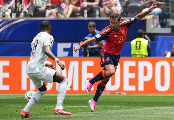 (260703) -- LOS ANGELES, July 3, 2026 -- Mikel Oyarzabal (R) of Spain competes during the round of 32 match between Spain and Austria at the 2026 FIFA World Cup, WM, Weltmeisterschaft, Fussball at Los Angeles Stadium in Los Angeles, the United States, July 2, 2026. ) (SP)U.S.-LOS ANGELES-FOOTBALL-FIFA WORLD CUP-ROUND OF 32-ESP VS AUT HuangxZongzhi 
