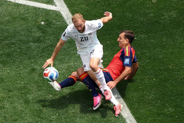 (260703) -- LOS ANGELES, July 3, 2026 -- Mikel Oyarzabal (R) of Spain competes with Konrad Laimer of Austria during the round of 32 match between Spain and Austria at the 2026 FIFA World Cup, WM, Weltmeisterschaft, Fussball at Los Angeles Stadium in Los Angeles, the United States, July 2, 2026. ) (SP)U.S.-LOS ANGELES-FOOTBALL-FIFA WORLD CUP-ROUND OF 32-ESP VS AUT LixYing 