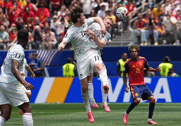 (260703) -- LOS ANGELES, July 3, 2026 -- Michael Gregoritsch (2nd L) of Austria competes during the round of 32 match between Spain and Austria at the 2026 FIFA World Cup, WM, Weltmeisterschaft, Fussball at Los Angeles Stadium in Los Angeles, the United States, July 2, 2026. ) (SP)U.S.-LOS ANGELES-FOOTBALL-FIFA WORLD CUP-ROUND OF 32-ESP VS AUT HuangxZongzhi 