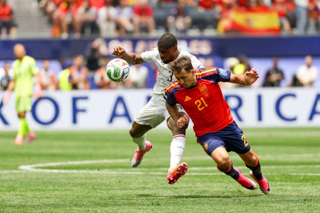 SOCCER - FIFA World Cup, WM, Weltmeisterschaft, Fussball 2026 INGLEWOOD,CALIFORNIA,USA,02.JUL.26 - SOCCER - FIFA World Cup, round of 32, Spain vs Austria. Image shows Kevin Danso (AUT) and Mikel Oyarzabal (ESP).  GEPAxpictures xArminxRauthner
