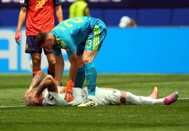 FIFA World Cup, WM, Weltmeisterschaft, Fussball 2026 - Round of 32 - Spain vs Austria Marko Arnautovic of Austria (down) and goalkeeper Unai Simon of Spain react during the FIFA World Cup 2026 Round of 32 match Spain against Austria, in Los Angeles, USA, 02 July 2026. INGLEWOOD United States  Copyright: xSCOTTxSTRAZZANTEx