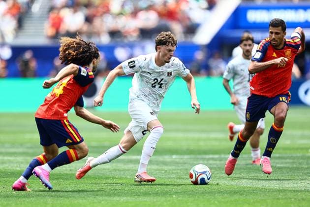 Paul Wanner of Austria under pressure Spain v Austria, 2026 FIFA World Cup, WM, Weltmeisterschaft, Fussball ROund of 32, Football, Los Angeles Stadium, California, USA - 02 Jul 2026Los Angeles Los Angeles Stadium California (CA) United States of America  Copyright: xMichaelxZemanek Shutterstockx 16974406ba