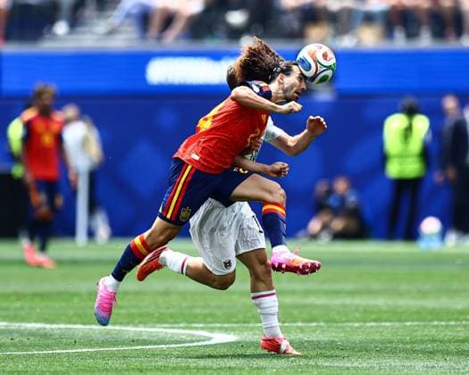 Marc Cucurella of Spain challenges for the ball in the air Spain v Austria, 2026 FIFA World Cup, WM, Weltmeisterschaft, Fussball ROund of 32, Football, Los Angeles Stadium, California, USA - 02 Jul 2026Los Angeles Los Angeles Stadium California (CA) United States of America  Copyright: xMichaelxZemanek Shutterstockx 16974406av