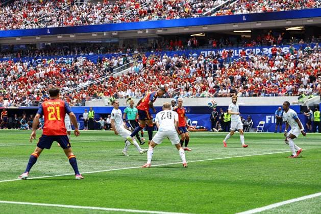 Pedro Porro of Spain scores a goal for their side to make it 2-1 Spain v Austria, 2026 FIFA World Cup, WM, Weltmeisterschaft, Fussball ROund of 32, Football, Los Angeles Stadium, California, USA - 02 Jul 2026Los Angeles Los Angeles Stadium California (CA) United States of America  Copyright: xMichaelxZemanek Shutterstockx 16974406bj
