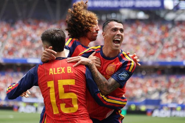 RECORD DATE NOT STATED FIFA World Cup, WM, Weltmeisterschaft, Fussball 2026 - Round of 32 - Spain vs Austria Pedro Porro of Spain (R) celebrates with teammates after scoring the 2-0 goal during the FIFA World Cup 2026 Round of 32 match Spain against Austria, in Los Angeles, USA, 02 July 2026. INGLEWOOD United States  Copyright: xCHRISTOPHERxTORRESx
