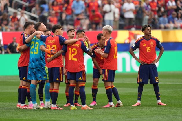 Spain v Austria - FIFA World Cup, WM, Weltmeisterschaft, Fussball 2026 - Round of 32 LOS ANGELES, CALIFORNIA - JULY 2: Players of Spain huddle during the 2026 FIFA World Cup Round of 32 match between Spain and Austria at the Los Angeles Stadium (SoFi Stadium) in Inglewood, California, United States on July 2, 2026. Tayfun Coskun Anadolu California United States. Editorial use only. Please get in touch for any other usage.  Copyright: x2026xAnadoluxTayfunxCoskunx