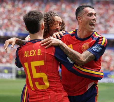 RECORD DATE NOT STATED FIFA World Cup, WM, Weltmeisterschaft, Fussball 2026 - Round of 32 - Spain vs Austria Pedro Porro of Spain (R) celebrates with teammates after scoring the 2-0 goal during the FIFA World Cup 2026 Round of 32 match Spain against Austria, in Los Angeles, USA, 02 July 2026. INGLEWOOD United States  Copyright: xCHRISTOPHERxTORRESx