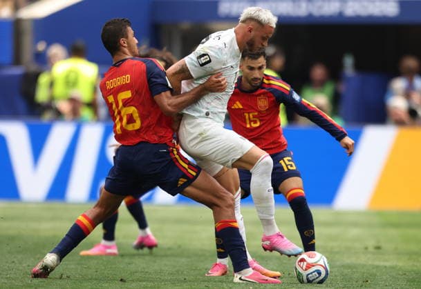 RECORD DATE NOT STATED FIFA World Cup, WM, Weltmeisterschaft, Fussball 2026 - Round of 32 - Spain vs Austria Rodri of Spain (L) and Marko Arnautovic of Austria in action during the FIFA World Cup 2026 Round of 32 match Spain against Austria, in Los Angeles, USA, 02 July 2026. INGLEWOOD United States  Copyright: xCHRISTOPHERxTORRESx