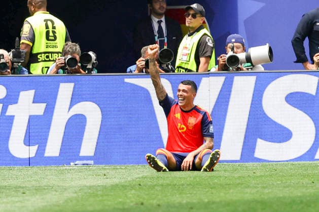 SOCCER - FIFA World Cup, WM, Weltmeisterschaft, Fussball 2026 INGLEWOOD,CALIFORNIA,USA,02.JUL.26 - SOCCER - FIFA World Cup, round of 32, Spain vs Austria. Image shows the rejoicing of Pedro Porro (ESP).  GEPAxpictures xArminxRauthner