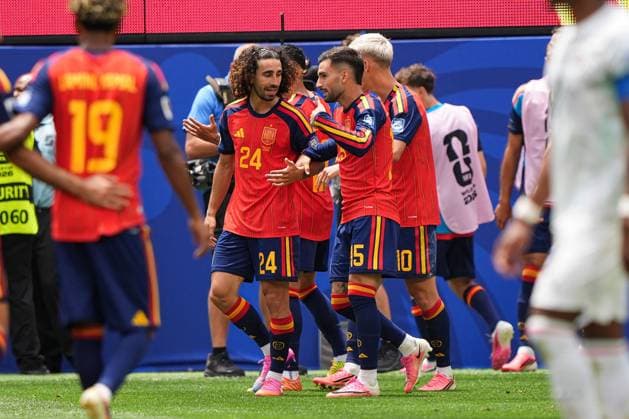 Pedro Porro of Spain celebrates scoring the goal for their side with their teammates to make it 2-0 Spain v Austria, 2026 FIFA World Cup, WM, Weltmeisterschaft, Fussball ROund of 32, Football, Los Angeles Stadium, California, USA - 02 Jul 2026Los Angeles Los Angeles Stadium California (CA) United States of America  Copyright: xIsmaelxAdnan Shutterstockx 16974404ad