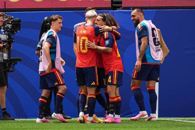 Pedro Porro of Spain celebrates scoring the goal for their side with their teammates to make it 2-0 Spain v Austria, 2026 FIFA World Cup, WM, Weltmeisterschaft, Fussball ROund of 32, Football, Los Angeles Stadium, California, USA - 02 Jul 2026Los Angeles Los Angeles Stadium California (CA) United States of America  Copyright: xIsmaelxAdnan Shutterstockx 16974404x