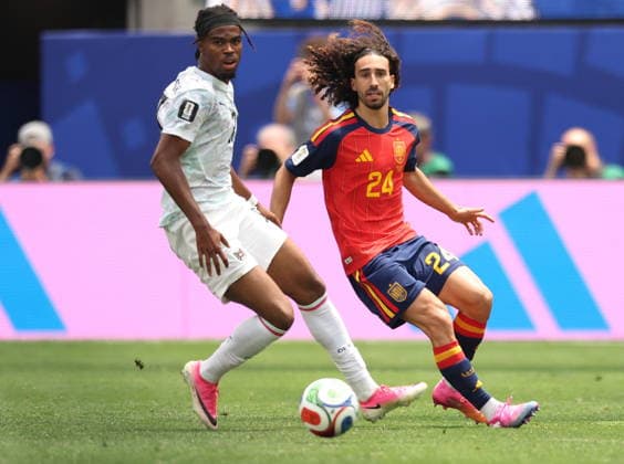 RECORD DATE NOT STATED FIFA World Cup, WM, Weltmeisterschaft, Fussball 2026 - Round of 32 - Spain vs Austria Carney Chukwuemeka of Austria (L) and Marc Cucurella of Spain in action during the FIFA World Cup 2026 Round of 32 match Spain against Austria, in Los Angeles, USA, 02 July 2026. INGLEWOOD United States  Copyright: xCHRISTOPHERxTORRESx