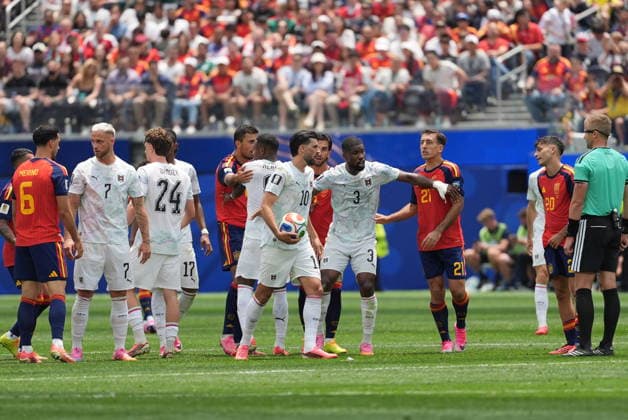 Spain v Austria - FIFA World Cup, WM, Weltmeisterschaft, Fussball 2026 - Round of 32 LOS ANGELES, CALIFORNIA - JULY 2: Players argue during the 2026 FIFA World Cup Round of 32 match between Spain and Austria at the Los Angeles Stadium (SoFi Stadium) in Inglewood, California, United States on July 2, 2026. Tayfun Coskun Anadolu California United States. Editorial use only. Please get in touch for any other usage.  Copyright: x2026xAnadoluxTayfunxCoskunx