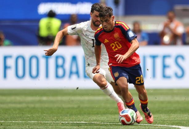 RECORD DATE NOT STATED FIFA World Cup, WM, Weltmeisterschaft, Fussball 2026 - Round of 32 - Spain vs Austria Pedri of Spain (R) and Florian Grillitsch of Austria in action during the FIFA World Cup 2026 Round of 32 match Spain against Austria, in Los Angeles, USA, 02 July 2026. INGLEWOOD United States  Copyright: xCHRISTOPHERxTORRESx