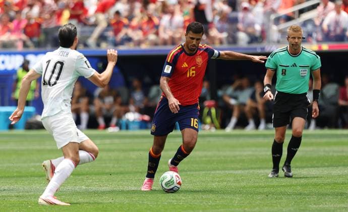 FIFA World Cup, WM, Weltmeisterschaft, Fussball 2026 - Spain v Austria CALIFORNIA, UNITED STATES OF AMERICA, July 2: Rodri of Spain national team, Nationalteam has a shot on goal during the FIFA World Cup 2026 match in the Round Of 32 between Spain v Austria at Los Angeles Stadium, Los Angeles, California, on 2 July. (Photo by DC Photo Crystal Pix) Los Angeles Los Angeles Stadium United States Of America Copyright: xDCxPhotox xCrystaxPixx SportsxPressxPhotox Sportspressphoto_SPR182835