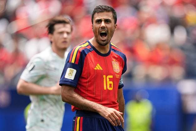 Rodri of Spain gives instructions Spain v Austria, 2026 FIFA World Cup, WM, Weltmeisterschaft, Fussball ROund of 32, Football, Los Angeles Stadium, California, USA - 02 Jul 2026Los Angeles Los Angeles Stadium California (CA) United States of America  Copyright: xIsmaelxAdnan Shutterstockx 16974404al